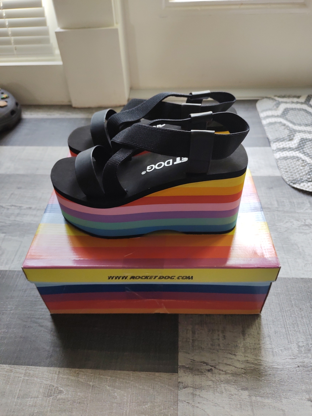 NIB Rocket Dog Black Strappy y2k Platform Sandals with Rainbow Wedge Size 7M